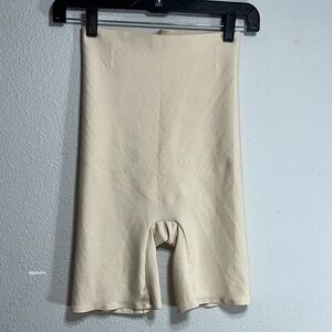 Seamless High-Waist Shaping Shorts - Cream